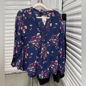 Torrid | Georgette Pintuck Button Front Long Sleeve Top in Navy Floral | size 2